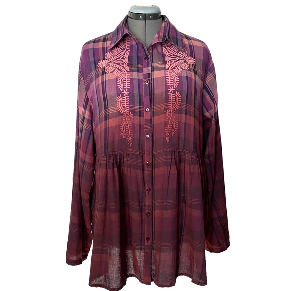 Solitaire Embroidered plaid ombré button front top 2X